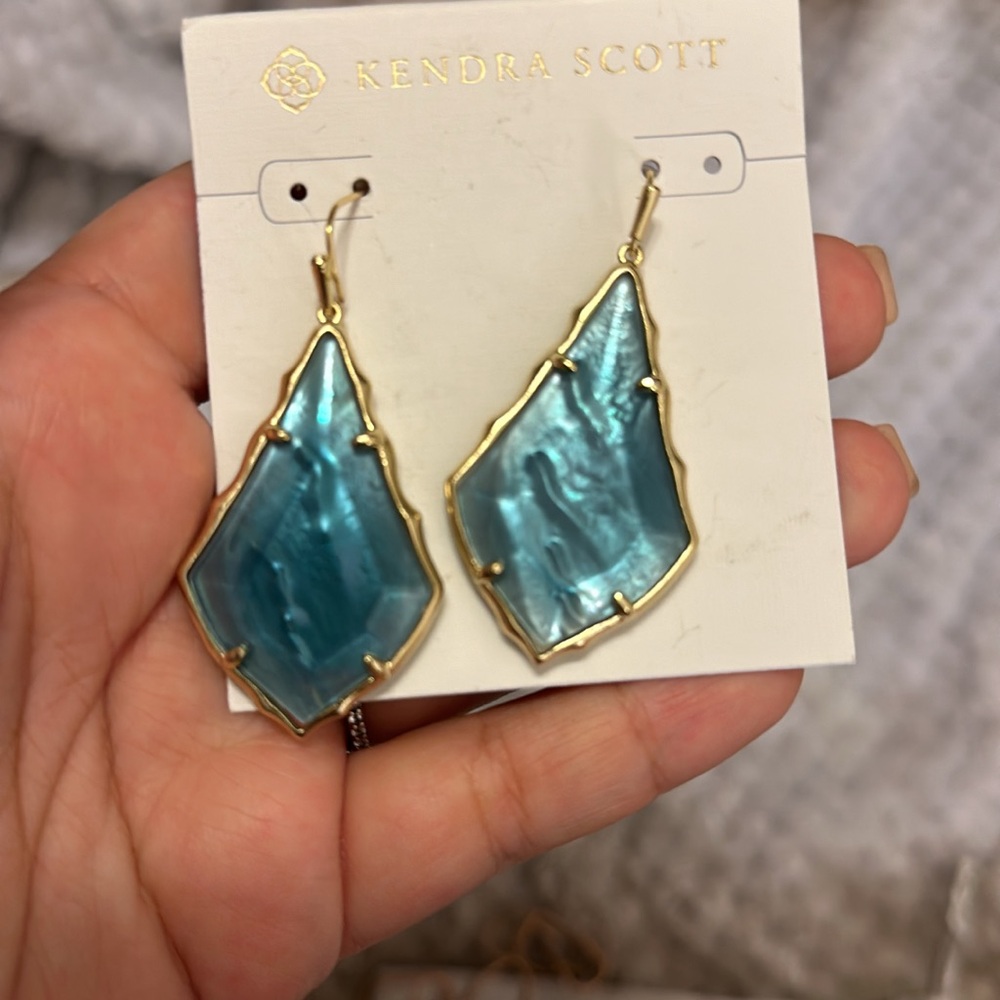 BNWOT Kendra Scott Alex collectors box earrings